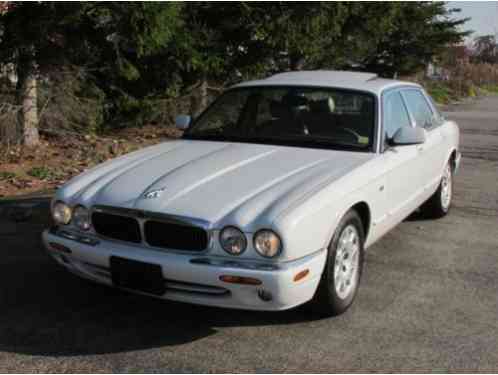 1998 Jaguar XJ8 White