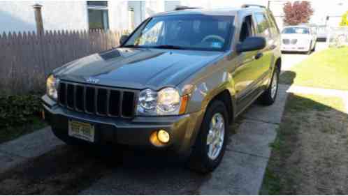 2005 Jeep Grand Cherokee 4dr Laredo 4WD