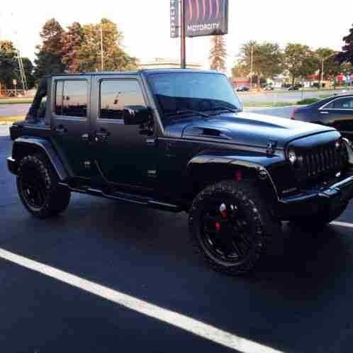 Jeep Wrangler Sahara 5. 7 HEMI 400 (2011)