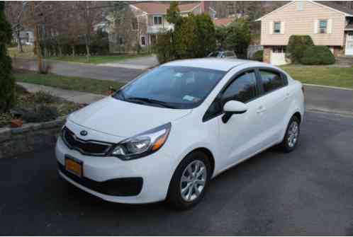 Kia Rio EX (2014)