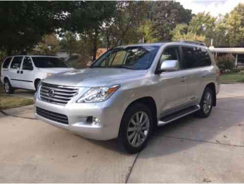 Lexus LX Luxury (2011)