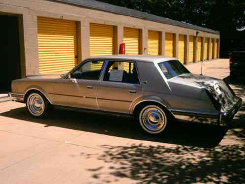 Lincoln Continental (1982)