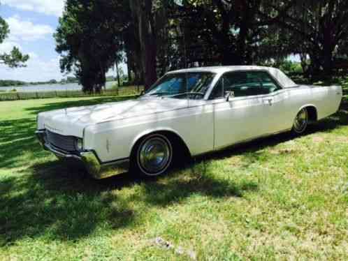 Lincoln Continental triple white (1966)