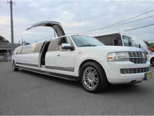 Lincoln Navigator Limo (2007)