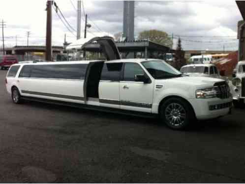 Lincoln Navigator Limo (2007)