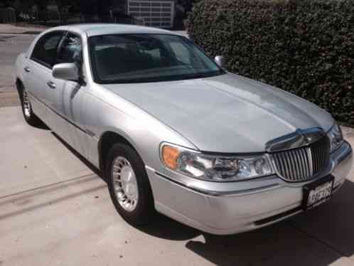 Lincoln Town Car (2001)