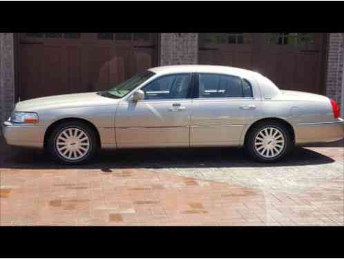 Lincoln Town Car 2004 (2004)