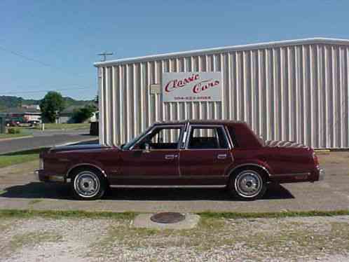 1985 Lincoln Town Car 33728 LOW MILES LIKE NEW