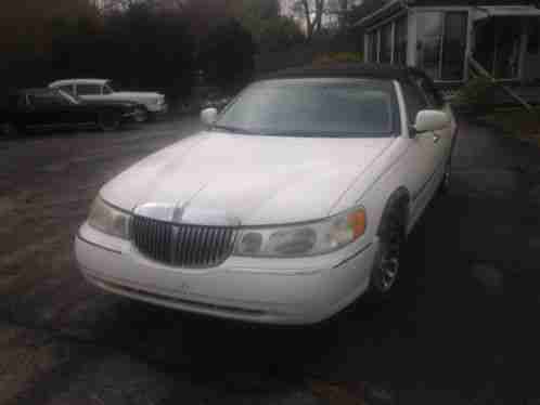 Lincoln Town Car (2001)