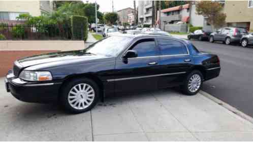 Lincoln Town Car 4dr Sedan (2003)