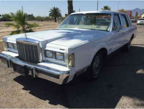 Lincoln Town Car 64760 LOW MILES (1985)