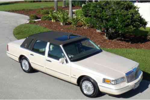 1997 Lincoln Town Car CARFAX CERTIFED FLORIDA CAR NO ACCIDENTS!!