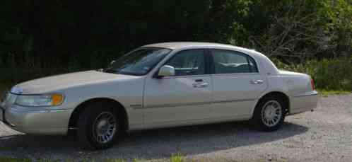 Lincoln Town Car (2001)