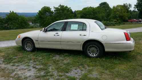 2001 Lincoln Town Car