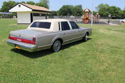 Lincoln Town Car (1987)