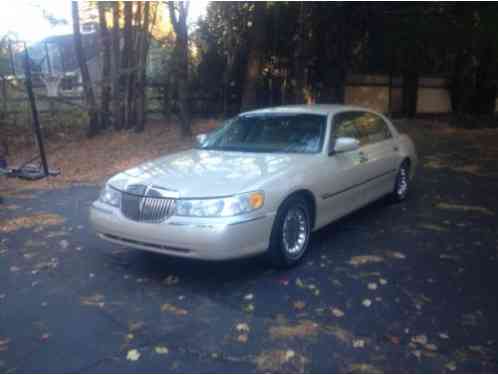 2000 Lincoln Town Car