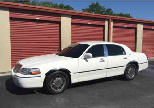 Lincoln Town Car (2010)