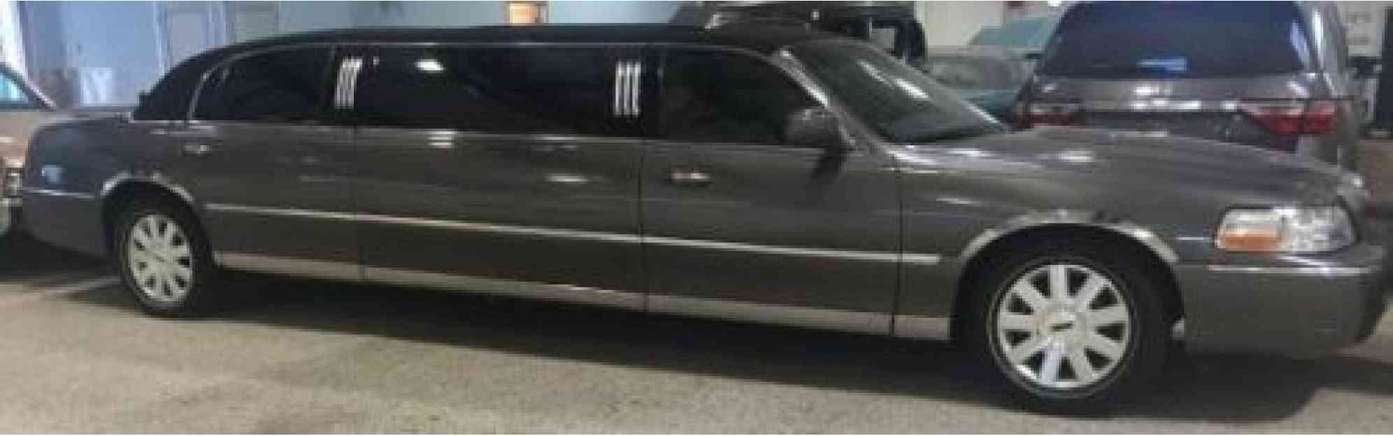 Lincoln Town Car ESTATE SALE! (2004)