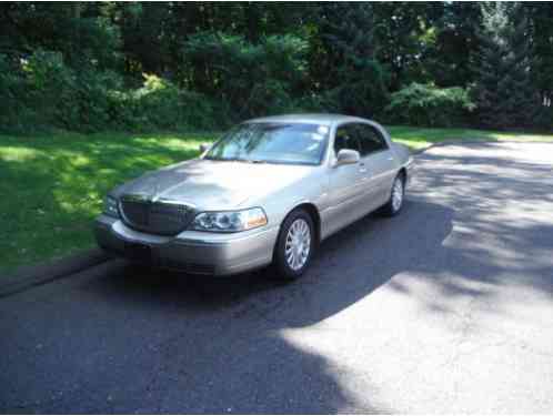 Lincoln Town Car Executive (2003)