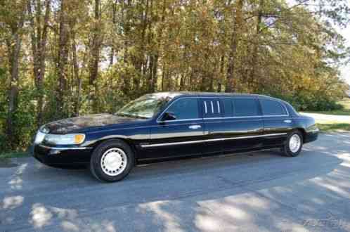 Lincoln Town Car Executive (2000)