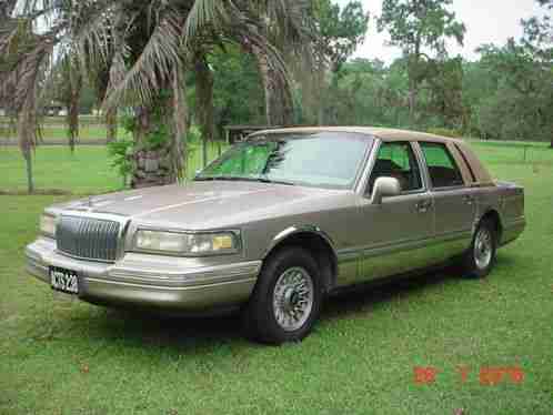 Lincoln Town Car executive (1995)