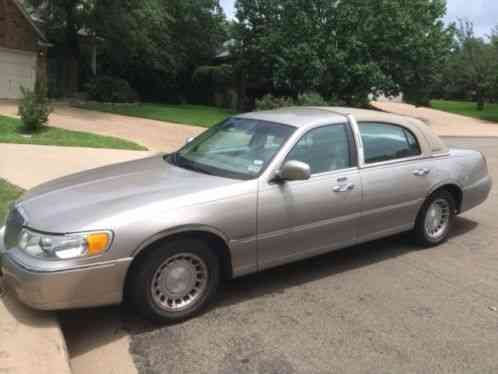 Lincoln Town Car Executive Edition (2000)