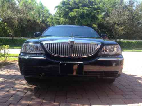 Lincoln Town Car Executive L (2005)