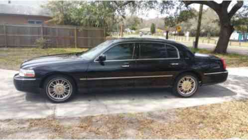 Lincoln Town Car Executive L (2011)