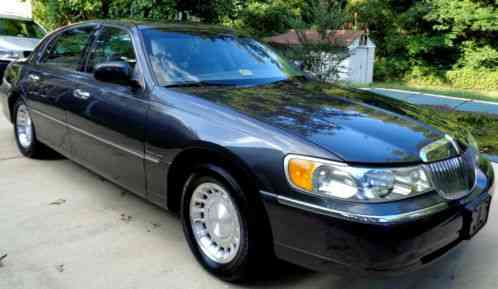 Lincoln Town Car (2001)