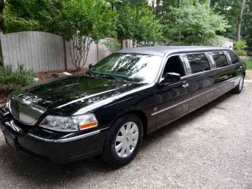 Lincoln Town Car Executive Limo (2005)