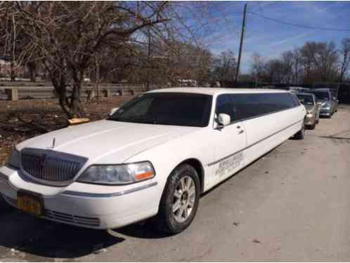 2007 Lincoln Town Car Executive Limousine