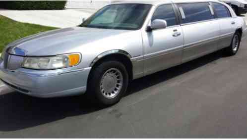 Lincoln Town Car (2001)