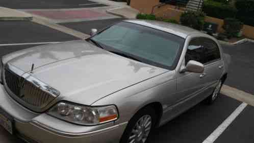 2003 Lincoln Town Car