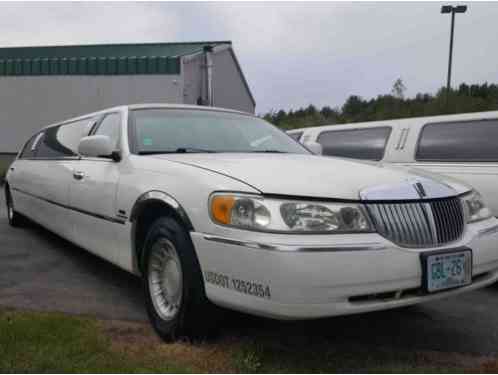 Lincoln Town Car (2001)