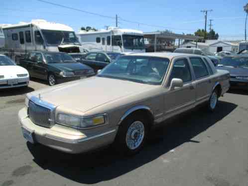 Lincoln Town Car (1996)