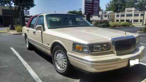 1997 Lincoln Town Car Gold Package