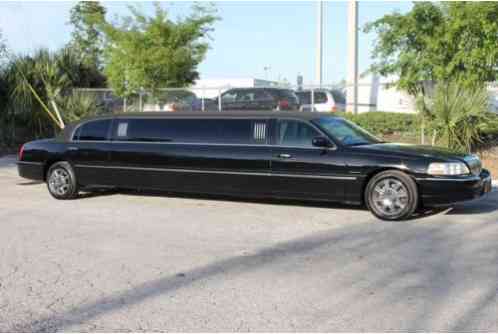 2006 Lincoln Town Car Limo 10-passenger Triple Black Krystal Koach, Inc.