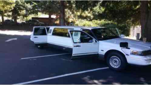 Lincoln Town Car Limo (1997)