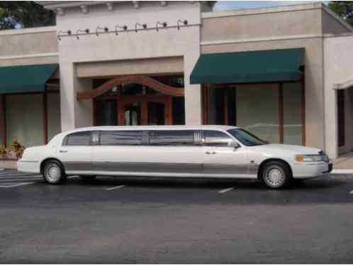 Lincoln Town Car Limo (2001)