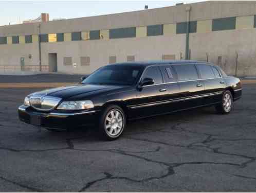 Lincoln Town Car LIMOUSINE (2010)