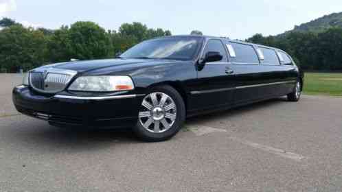 Lincoln Town Car Limousine (2007)