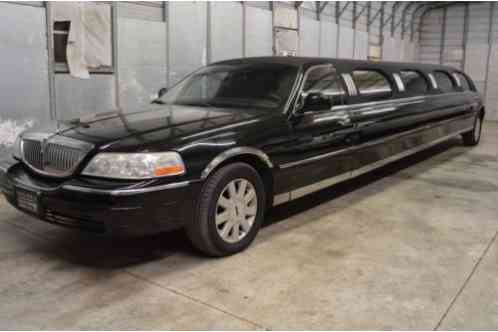 Lincoln Town Car Limousine (2003)