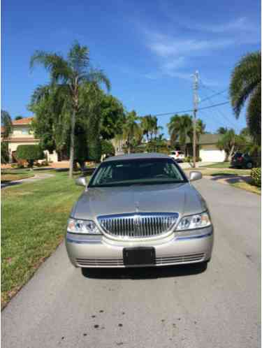 2004 Lincoln Town Car