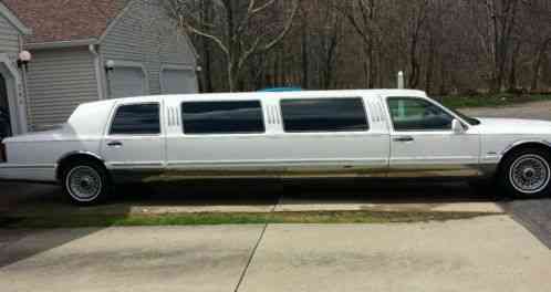 Lincoln Town Car limousine limo (1995)