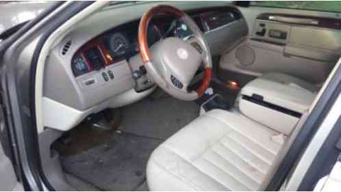 2003 Lincoln Town Car