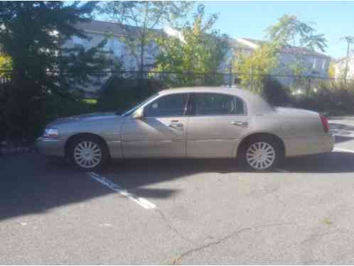 2005 Lincoln Town Car