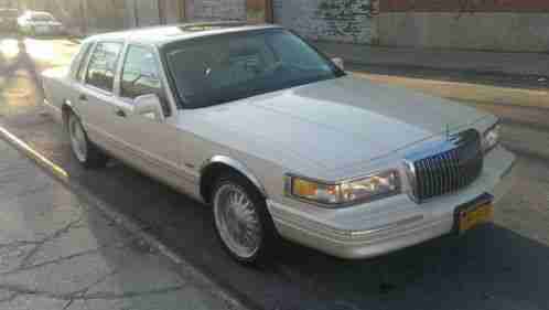 Lincoln Town Car Signature (1997)