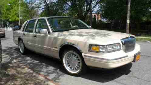 1996 Lincoln Town Car Signature