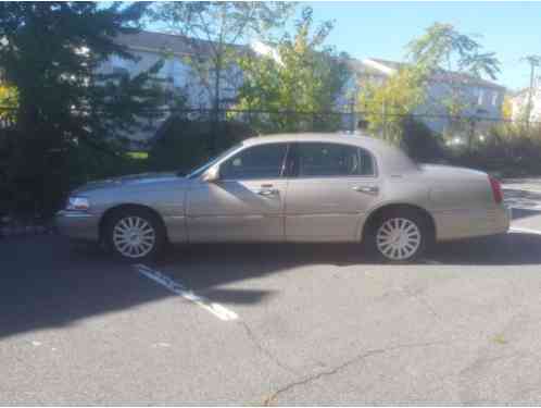 2005 Lincoln Town Car