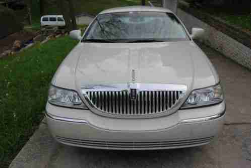 2005 Lincoln Town Car Signature Limited Edition